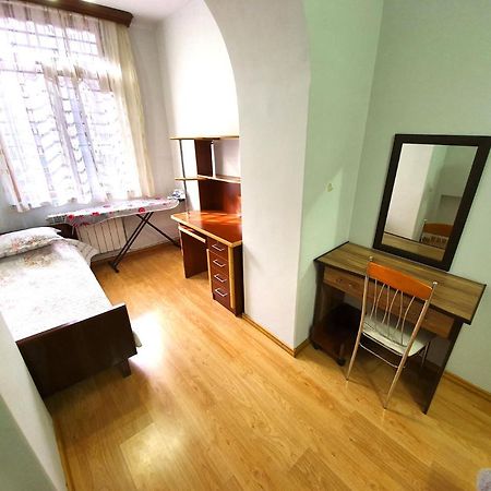 Cozy Apartment Near Opera House Ереван Екстериор снимка