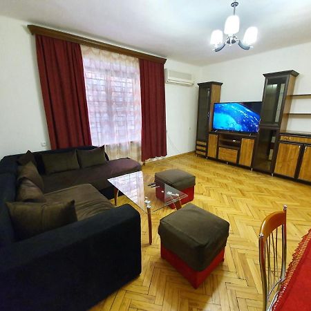 Cozy Apartment Near Opera House Ереван Екстериор снимка