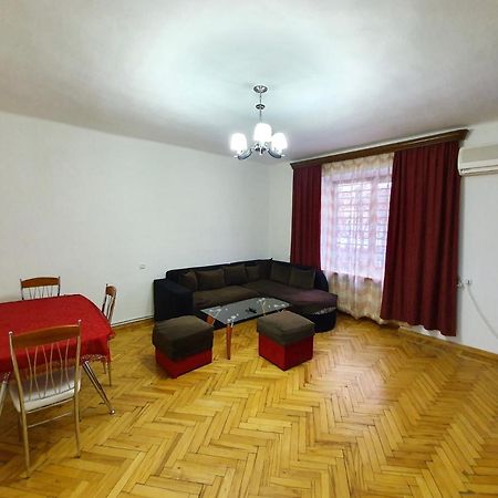 Cozy Apartment Near Opera House Ереван Екстериор снимка