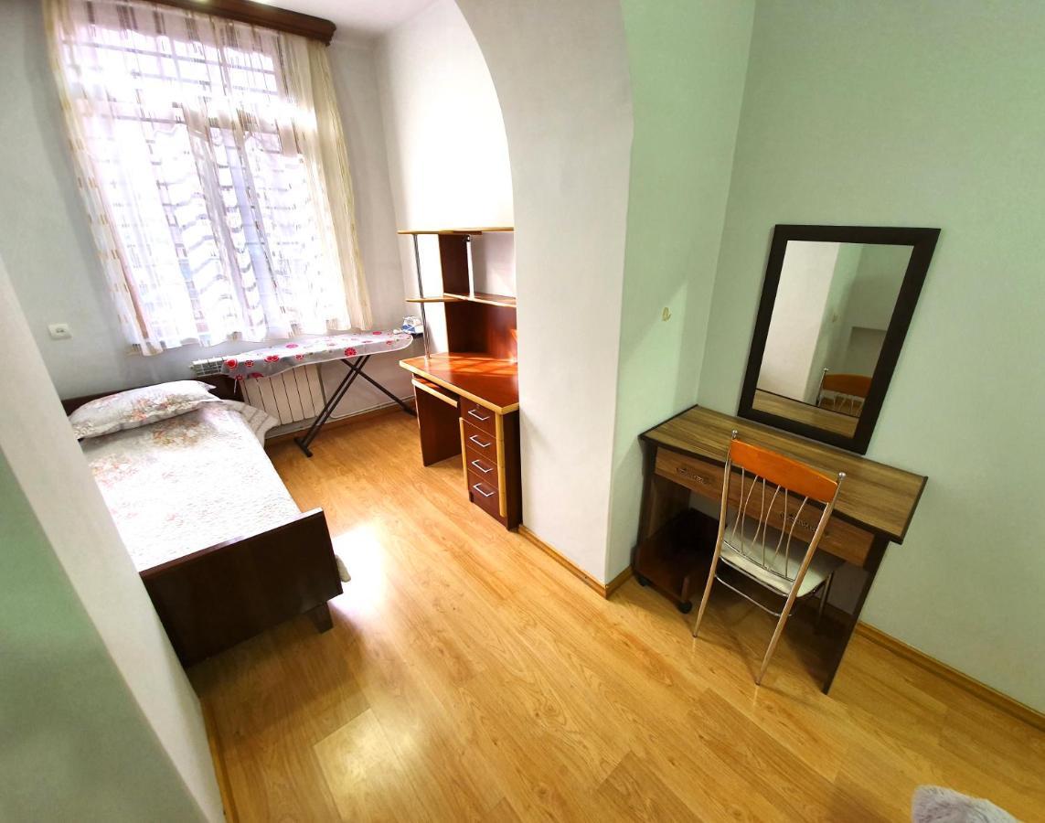 Cozy Apartment Near Opera House Ереван Екстериор снимка