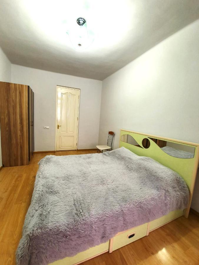Cozy Apartment Near Opera House Ереван Екстериор снимка