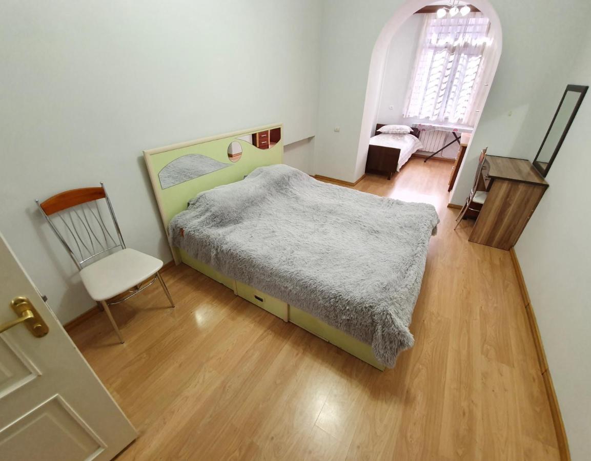 Cozy Apartment Near Opera House Ереван Екстериор снимка