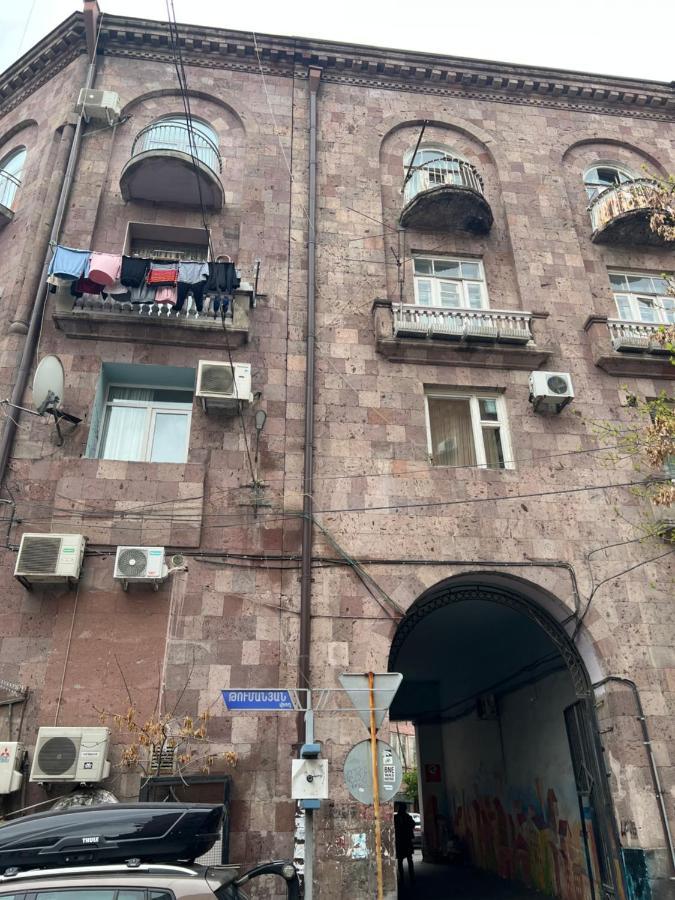Cozy Apartment Near Opera House Ереван Екстериор снимка