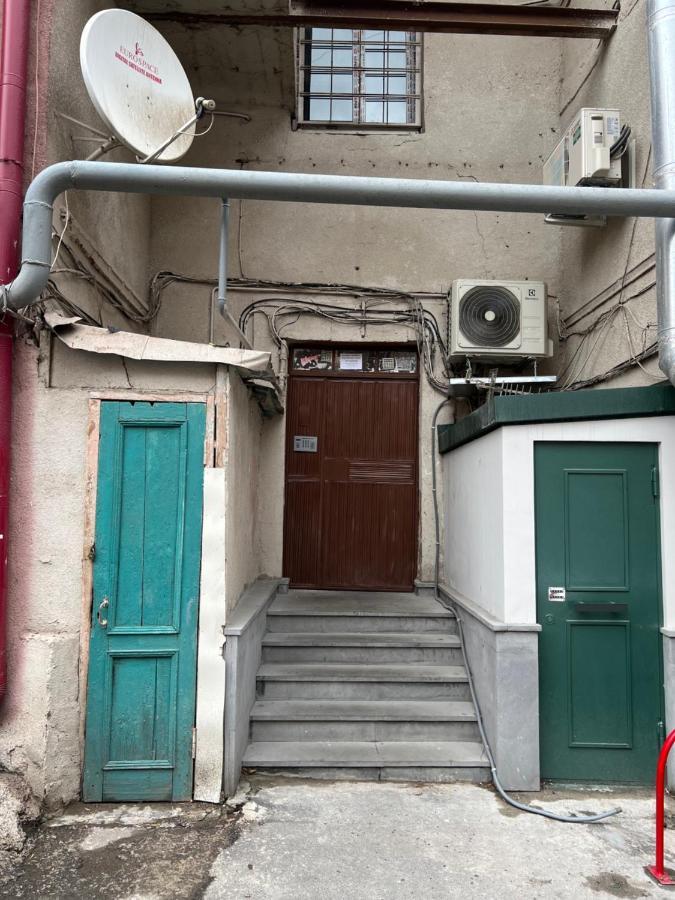 Cozy Apartment Near Opera House Ереван Екстериор снимка