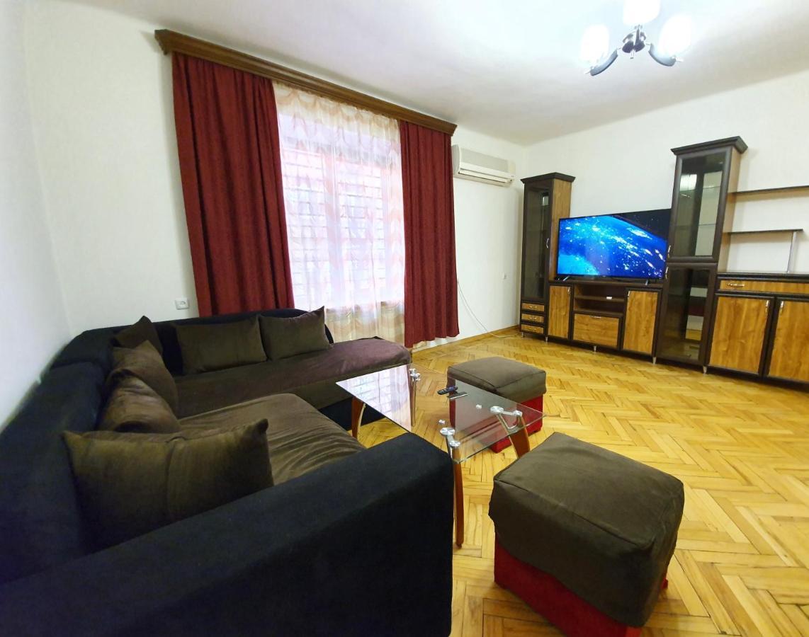 Cozy Apartment Near Opera House Ереван Екстериор снимка
